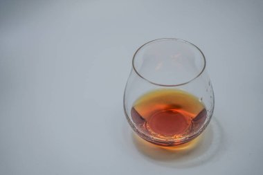 Kanyağın beyaz arka plandaki görüntüsü