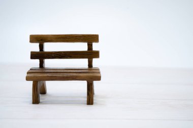 Şeklin sırası (beyaz sırt)