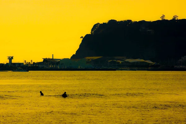Sylwetka Surfera Zmierzch Wybrzeża Kamakury — Zdjęcie stockowe