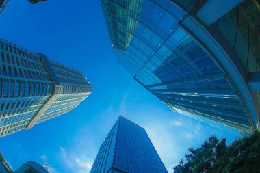 Yokohama Minato Mirai şehir ve mavi gökyüzü