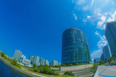Yokohama Minato Mirai şehir ve mavi gökyüzü