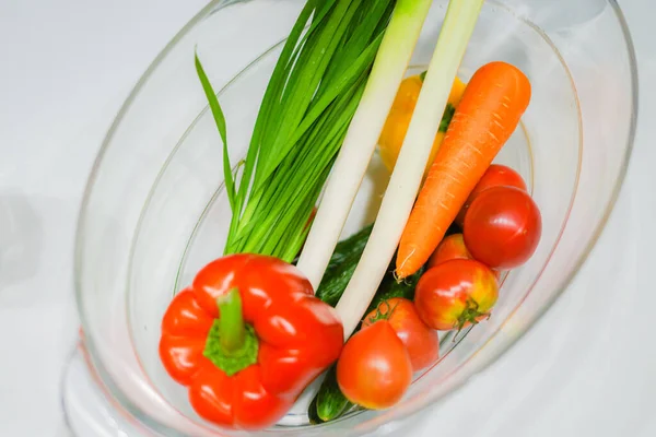 Зеленые Желтые Овощи Которые Помещаются Винный Холодильник — стоковое фото