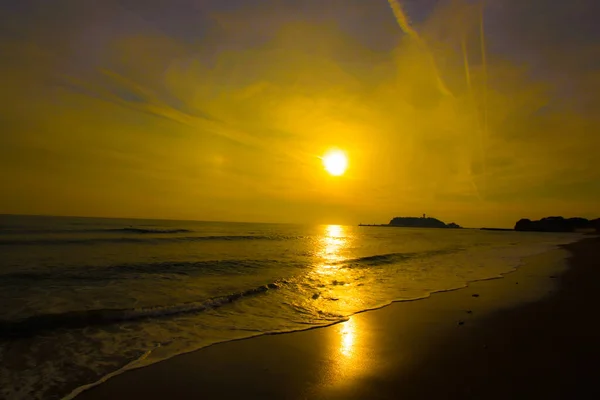 Ακτή Καμακούρα Φωτίζεται Στο Ηλιοβασίλεμα — Φωτογραφία Αρχείου