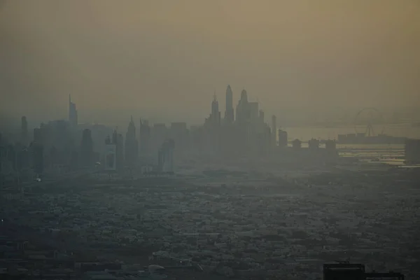 从Burj Khalifa观测甲板看到的迪拜天际线 — 图库照片