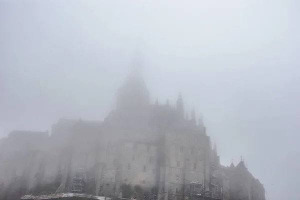 霧に包まれたモンサンミシェル — ストック写真