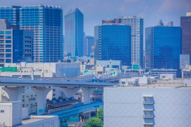 Yurikamome ve Tokyo silueti