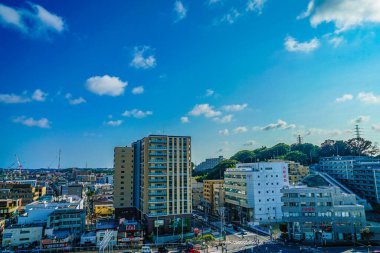Totsuka-ku 'nun mavi gökyüzü, Yokohama-shi