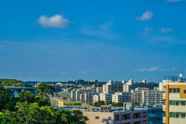 Totsuka-ku 'nun mavi gökyüzü, Yokohama-shi