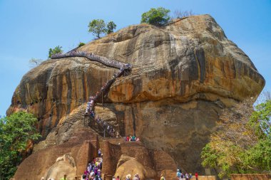 Arazinin zirvesinden Shigiriyarokku (Sri Lanka)