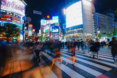 Shibuya gece görüşünün kesiştiği noktada.