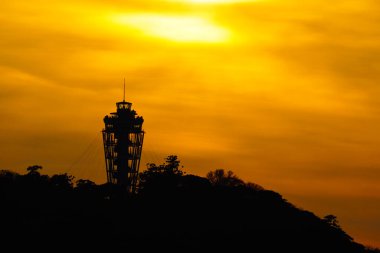 Siluet ve günbatımının enoshima 'sı