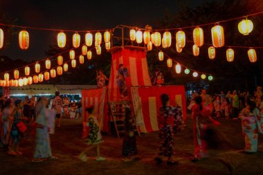 Yaz festivalinin Bon Kodori görüntüsü