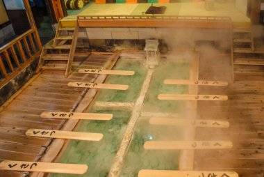 Sıcak suyun Kusatsu kaplıcaları da görüntüler gördü