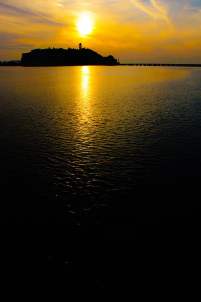 실루엣과 일몰의 에노시마 — 스톡 사진