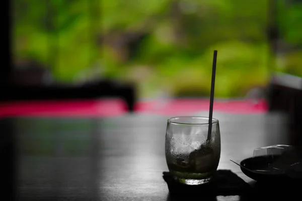 Chá Verde Frio Que Foi Colocado Uma Mesa Estilo Japonês — Fotografia de Stock