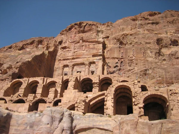 Petra Daki Kayalıklardaki Antik Şehrin Kalıntıları Mağaraları Dünya Harikası Eski — Stok fotoğraf