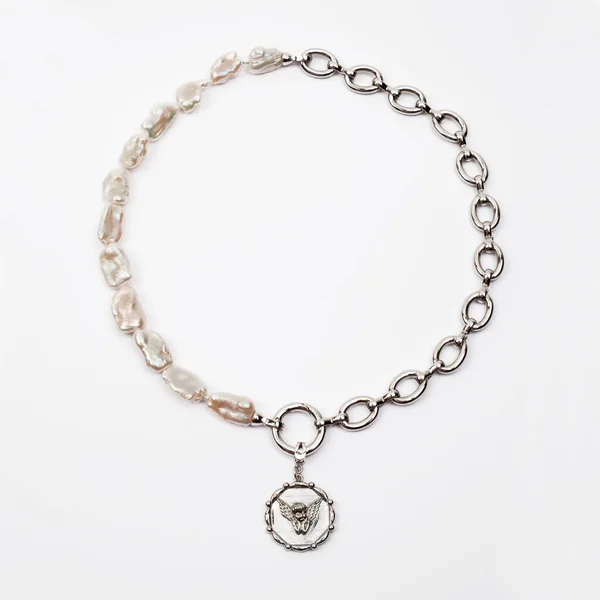 Luxury Elegant Baroque Pearl Necklace Pendant White Background Close Shot — Stock Photo, Image