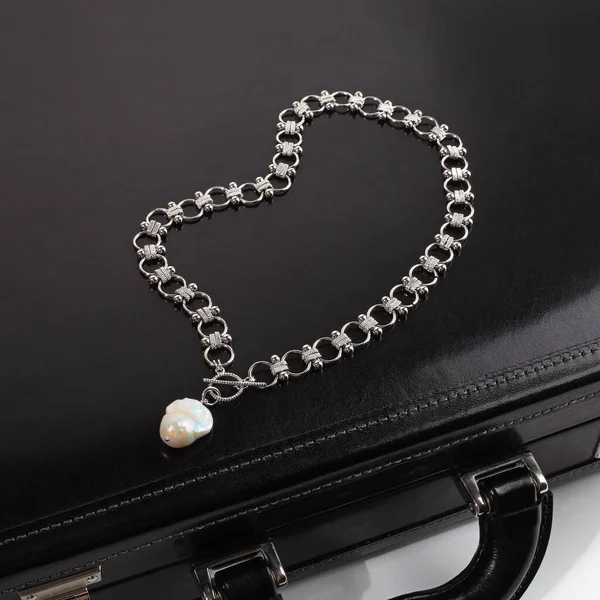 Women Silver Necklace Baroque Pearl Pendant Male Black Leather Briefcase — Stock Photo, Image