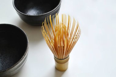 Bardak ve foamer matcha çay töreni için set