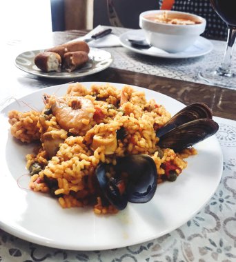 Karidesli İspanyol paella 