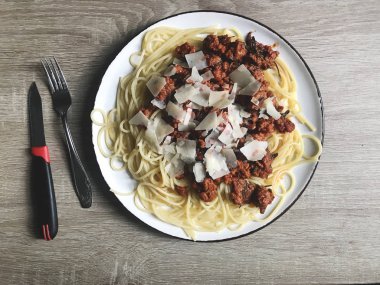 Lezzetli domates makarna spagetti karides ve diğer deniz ürünleri ile