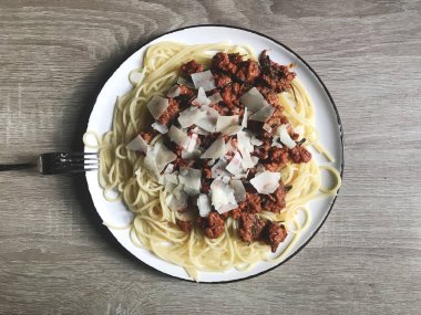 Lezzetli domates makarna spagetti karides ve diğer deniz ürünleri ile