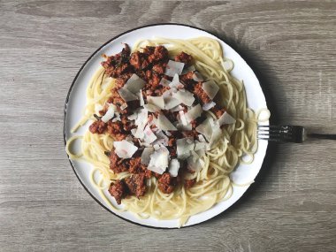 Lezzetli domates makarna spagetti karides ve diğer deniz ürünleri ile
