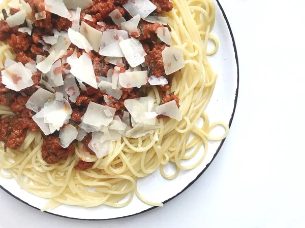 Deliciosos espaguetis de pasta de tomate con camarones y otros mariscos — Foto de Stock