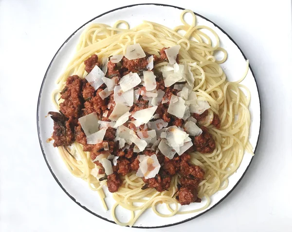 Deliciosos espaguetis de pasta de tomate con camarones y otros mariscos — Foto de Stock