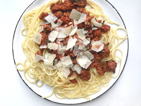 Deliciosos espaguetis de pasta de tomate con camarones y otros mariscos — Foto de Stock