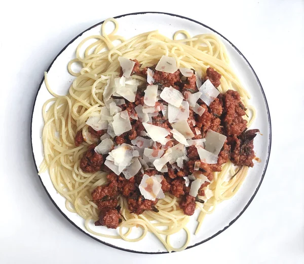 Deliciosos espaguetis de pasta de tomate con camarones y otros mariscos — Foto de Stock