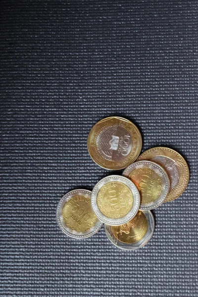Seis Monedas Diferentes Denominaciones Apiladas Bimetálicas Monedas Colombianas Plata Oro — Foto de Stock