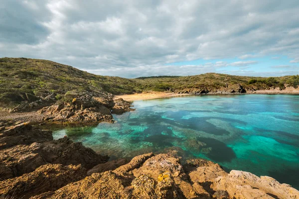 Praia Tamarells Dia Ensolarado Nublado Paraíso Abandonado Durante Primavera Verão — Fotografia de Stock