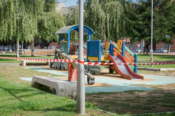 Playgrounds Fechados Vazios Palencia Espanha Por Causa Coronavírus Covid Crise — Fotografia de Stock