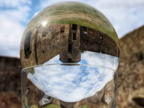 Schloss Pettingen in der Kristallkugel — Stockfoto