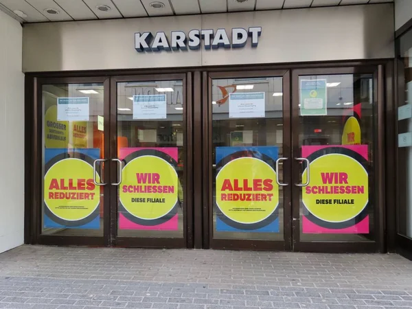 Karstadt-Schließungszeichen — Stockfoto