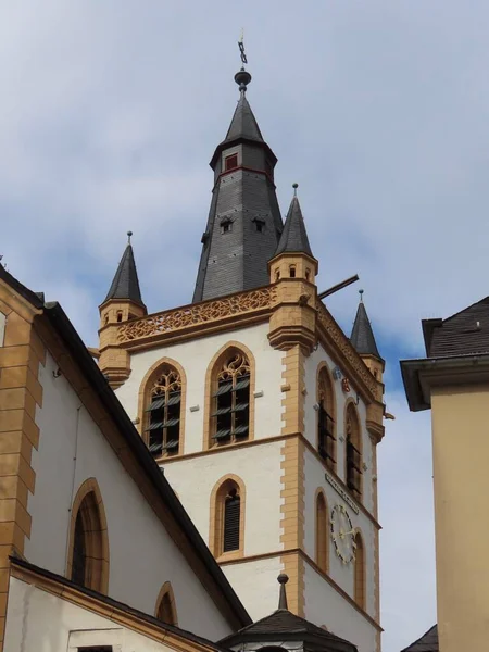 Szent Gangolf templom itt: Trier — Stock Fotó