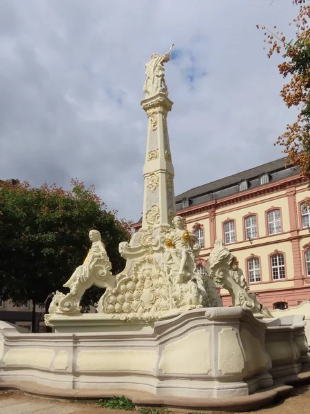 Sankt Georgsbrunnen fountain in Trier — Stock Photo, Image