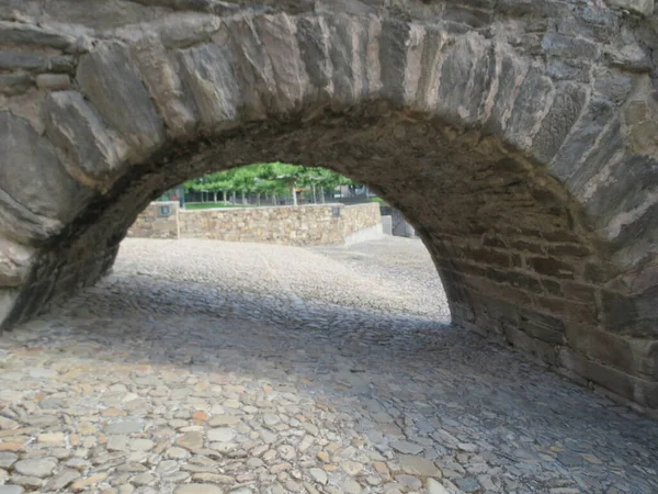 Römische Brücke in Molinaseca — Stockfoto