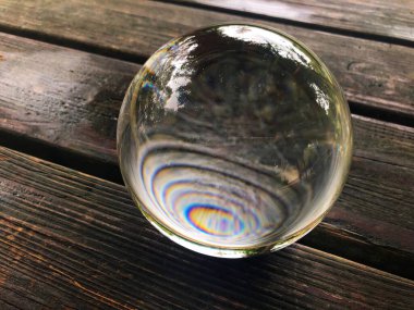 Islak tahtada kristal top