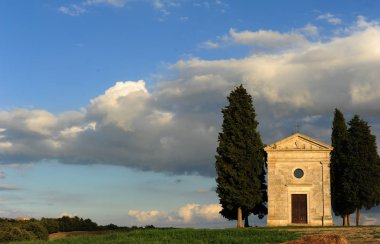 Cappella della Madonna di Vitaleta con la luce del tramonto