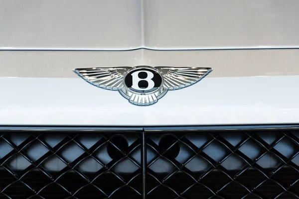 Berlin Niemcy Kwietnia 2018 Logo Firmy Bentley Stojący Samochód Bentley — Zdjęcie stockowe