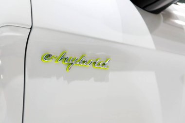 Berlin, Almanya - 15 Nisan 2018: Porsche Panamera Turbo S E-hibrid spor Turismo araba ayakta Volkswagen grubu forumda 15 Nisan 2018 sürücüde, Berlin, Almanya.