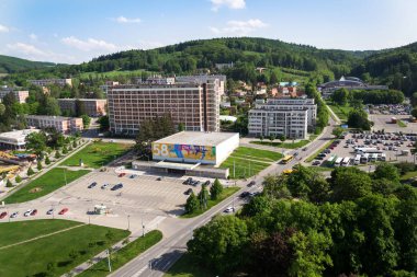 Zlin, Çek Cumhuriyeti - 29 Nisan 2018: Zlin Film Festivali'nde büyük sinema Hotel Moskva Namesti Prace üzerinde 29 Nisan 2018 Zlin, Çek Cumhuriyeti için tarih önünde çocuk ve gençlik poster için.