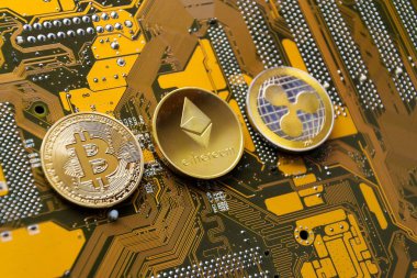 Bitcoin, Ethereum ve dalgalanma demir - bilgisayar anakart üzerinde kavram yatırım cryptocurrency yalan piyasa tarafından en büyük cryptocurrencies