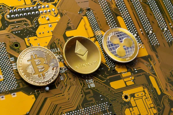 Bitcoin, Ethereum ve dalgalanma demir - bilgisayar anakart üzerinde kavram yatırım cryptocurrency yalan piyasa tarafından en büyük cryptocurrencies