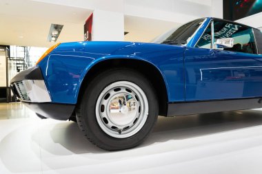 Berlin, Almanya - 15 Mayıs 2018: Porsche 914 6 spor araba ayakta Volkswagen grubu forumda 15 Mayıs 2018 sürücüde, Berlin, Almanya.