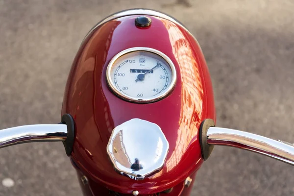 Detail Des Roten Oldtimer Motorrads Jawa 125 Aus Der Ehemaligen — Stockfoto