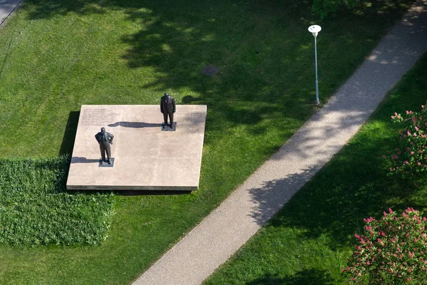 Statua Tomas Jan Antonin Bata Fronte Grattacielo Batas Zlin Moravia — Foto Stock