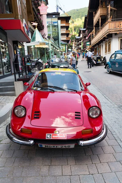 Saalbach Hinterglemm Austria Junio 2018 Ferrari Dino Oldsmobile Coches Antiguos — Foto de Stock